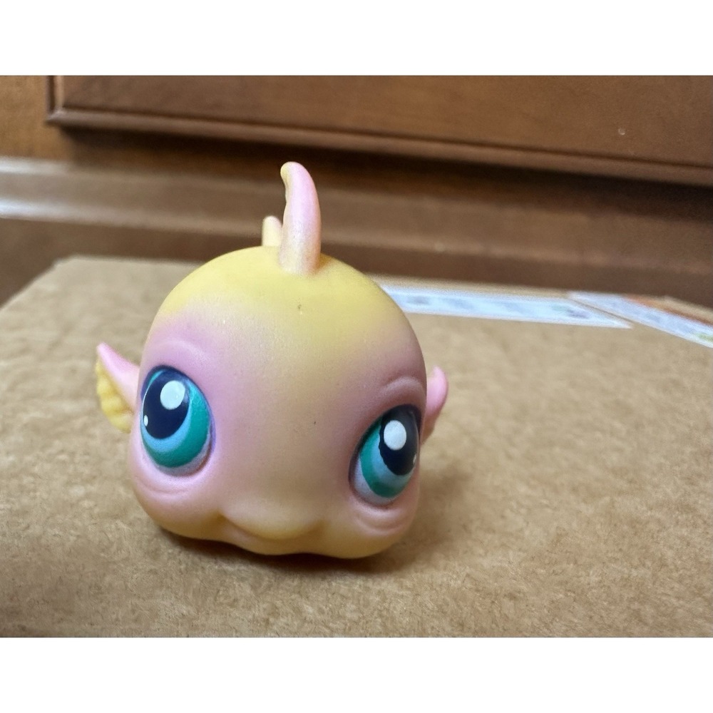 Littlest Pet Shop Fish Yellow And Pink With Blue Green Eyes - Picture 5 of 16